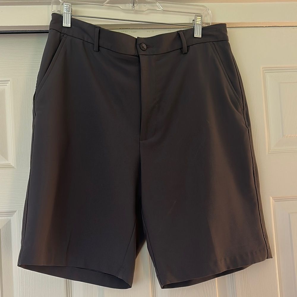Tommy Armour Grey Men’s Golf Shorts with Knee-Length Style